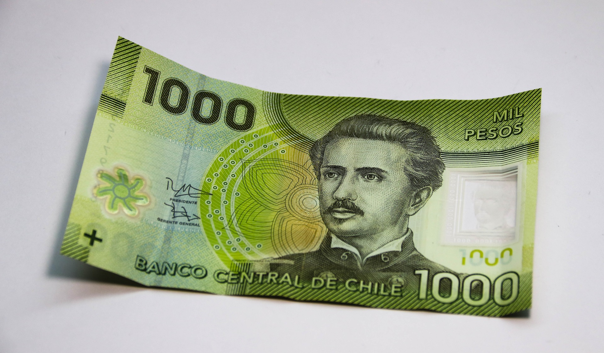 Imagen del peso chileno salario mínimo 2024 chile.